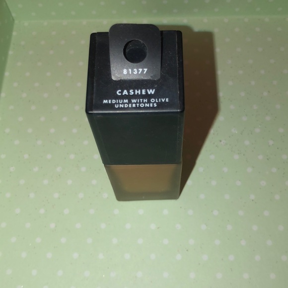 Elf foundation in the shade “cashew” - Picture 2 of 3